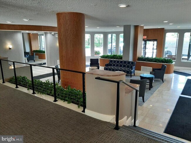 Foto del edificio - 2500 N Van Dorn St