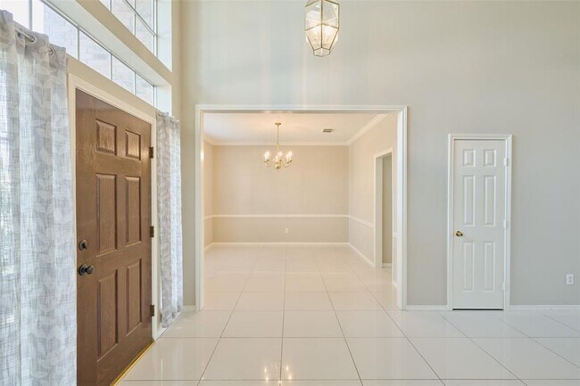 Building Photo - 12715 Silverglen Estates Dr