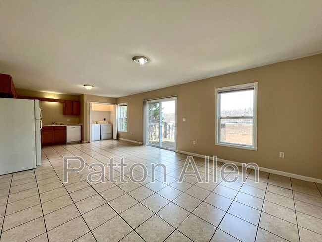 Building Photo - 4 Zell Ln