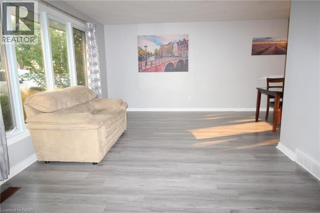 Photo du bâtiment - 4 Purnell Dr