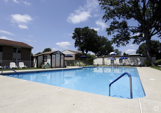 Top Of The Hill Apartments Apartments - Feasterville, Pa 