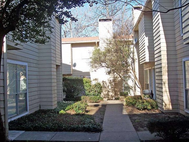Building Photo - Prairie Hill Apartments