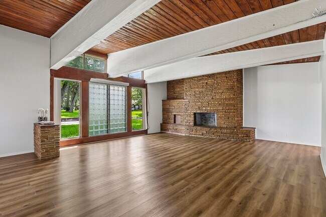 Foto del edificio - 159 Oak Dr