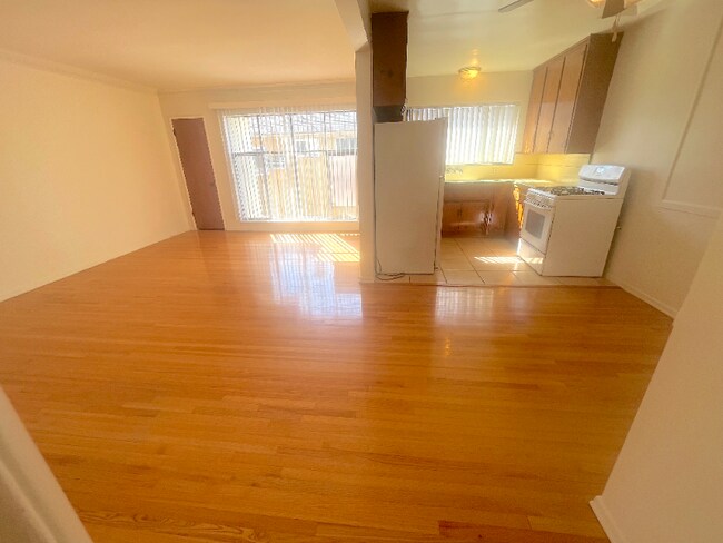 Foto del edificio - 1255 N Mansfield Ave