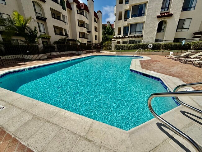 Foto del edificio - 5875 Friars Rd