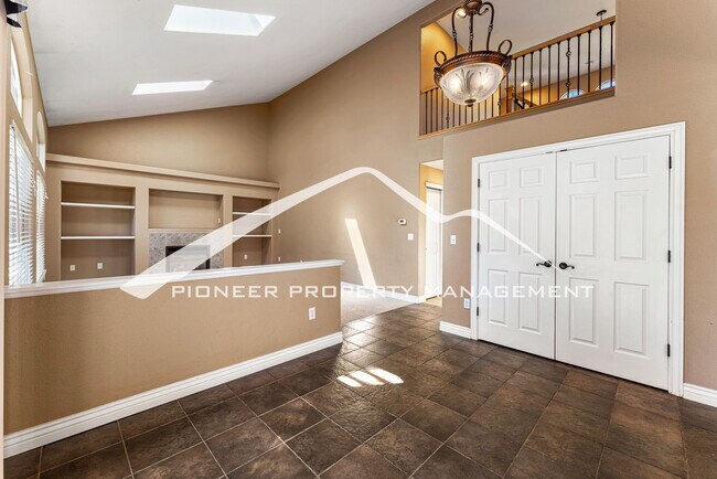 Foto del edificio - Spacious Home with Fenced Yard and Central AC