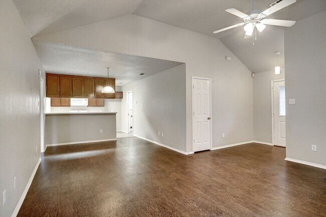Foto del edificio - Beautiful, Freshly Updated 3-2-2 - Eagle Mountain ISD