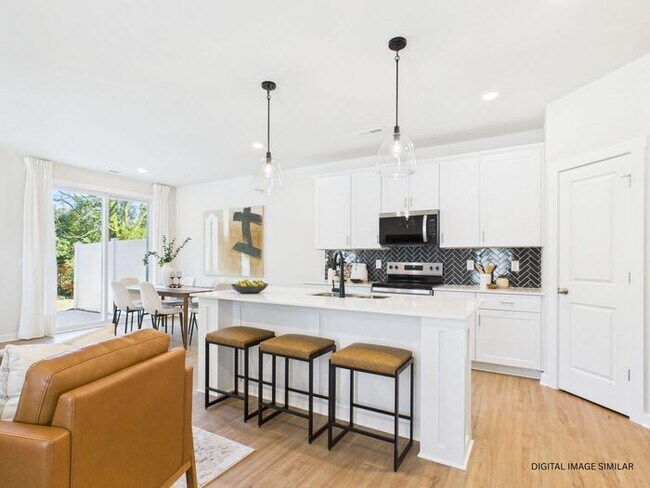 Foto del edificio - Brand New Beautiful Townhome! End Unit! Attached Garage!