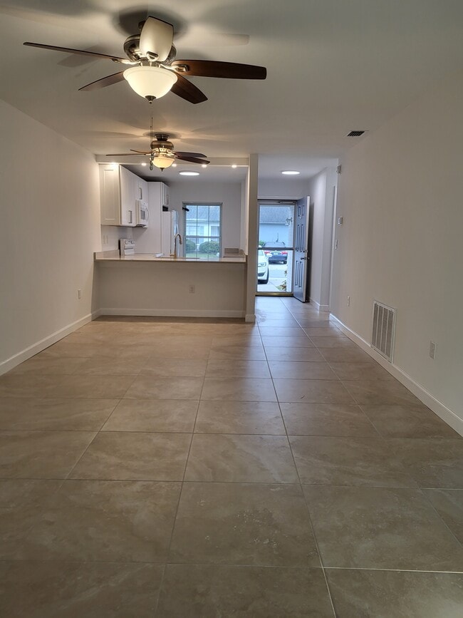 Living room, dining room - 2927 Stillwell Ct