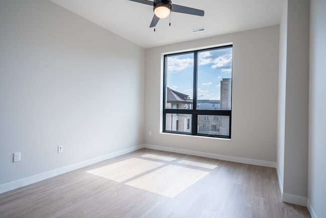 Building Photo - Avenir Apartments