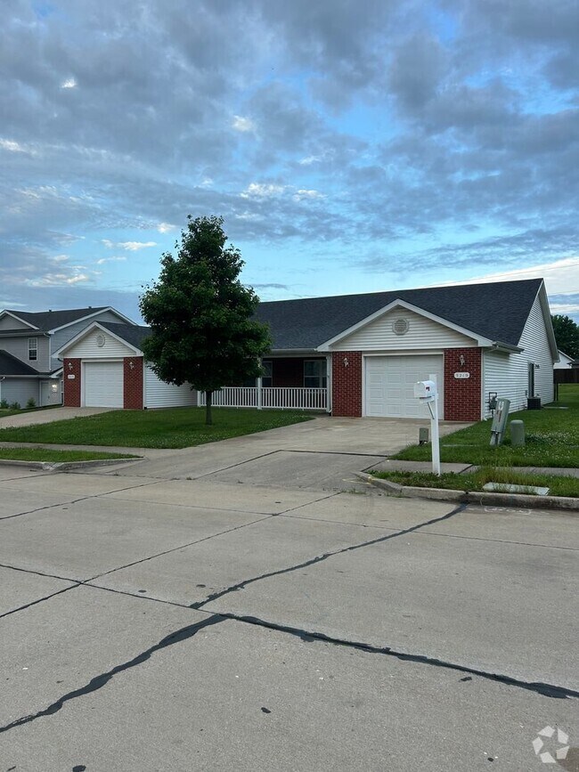 Building Photo - 3219 Dove Dr