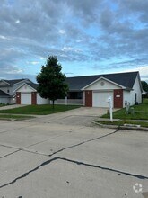 Building Photo - 3219 Dove Dr