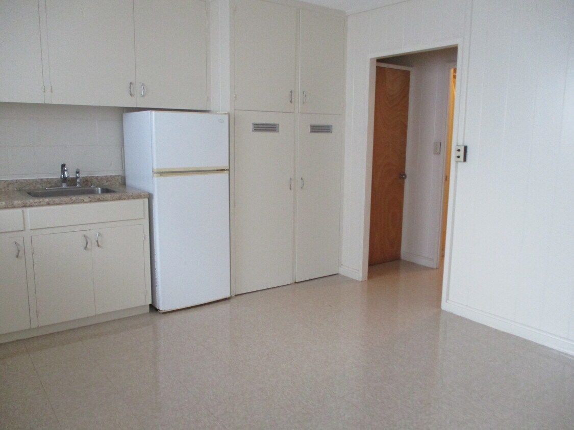 Primary Photo - 1717 Kaluhikai Ln
