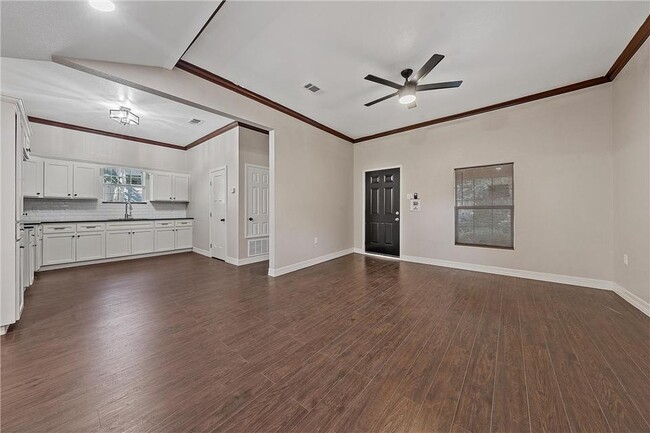 Building Photo - 1908 Ross Ave