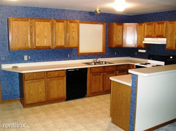 Building Photo - 2700 Meadowbrook Rd