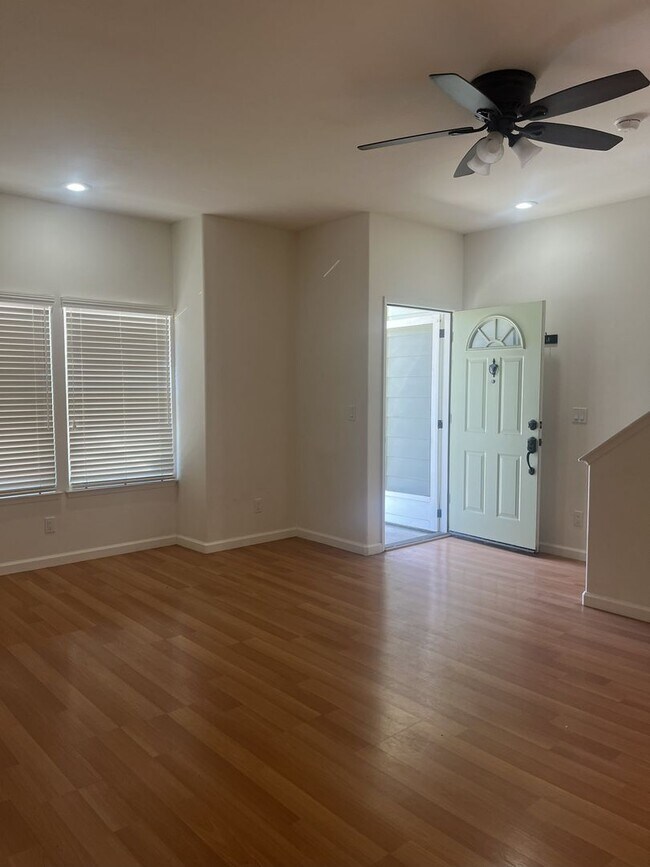 Foto del edificio - Charming 2 Bedroom-1.5 bath Home Available...