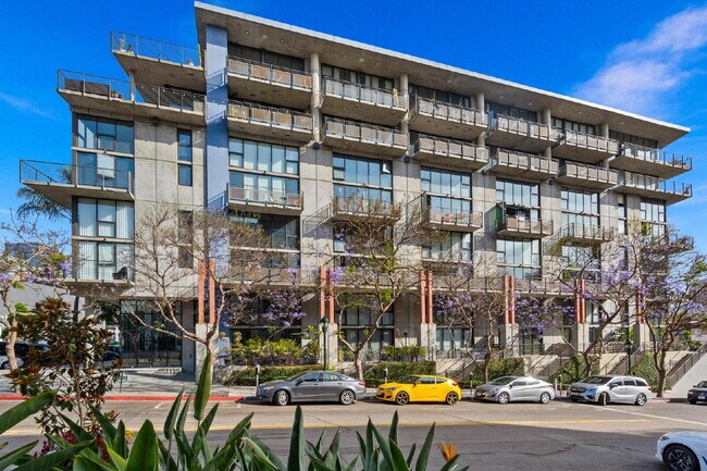 Foto del edificio - Chic Furnished Loft with Bay Views in the ...