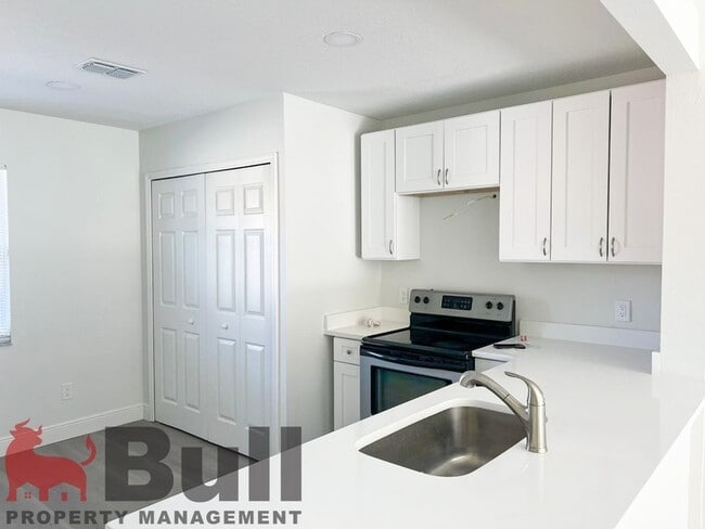 Foto del edificio - 34 Sandalwood Ct