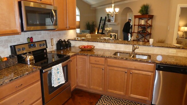 Kitchen - 6828 Liberty Cir