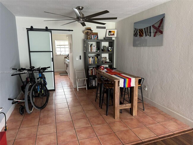 Foto del edificio - 9260 Bay Harbor Terrace