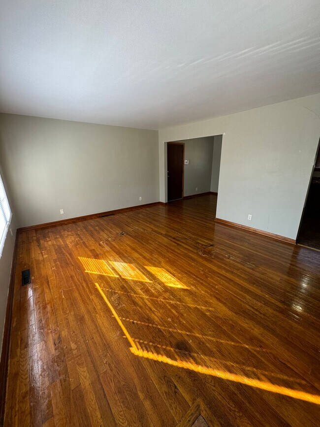 Foto del edificio - 3 Bedroom House- Southwest Topeka!