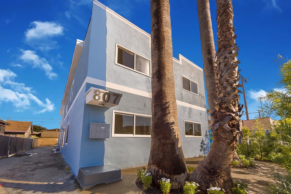 Foto principal - 807 W 50th Street