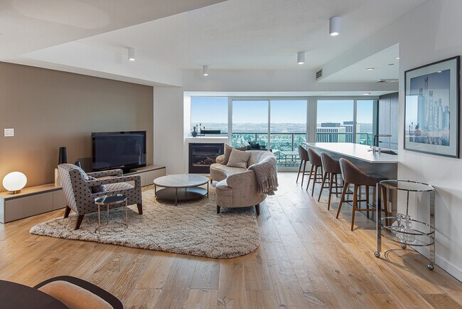Building Photo - 13600 MARINA POINTE Dr