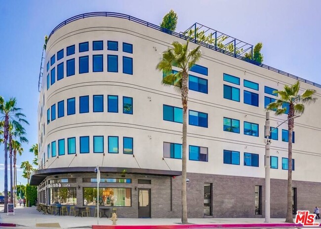 Foto del edificio - 105 S Fairfax Ave