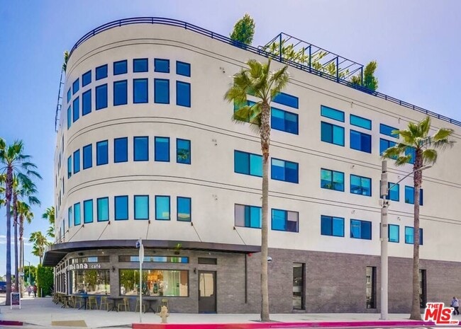 Building Photo - 105 S Fairfax Ave