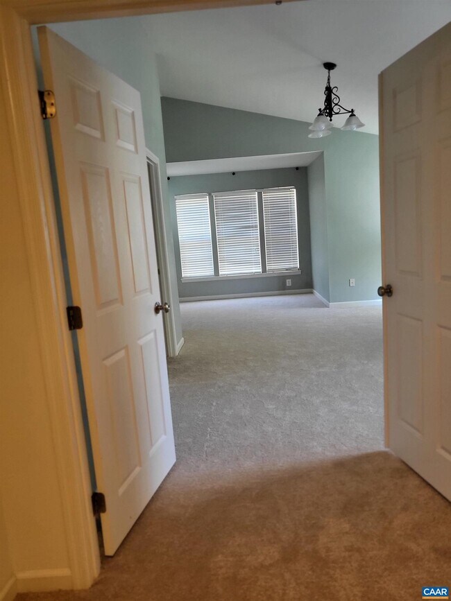 Foto del edificio - 712 Rainier Rd