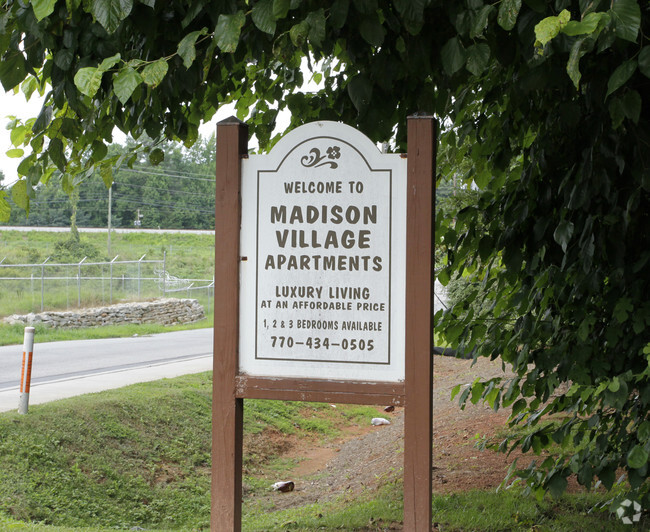 Madison Village Apartaments - Midwood Village