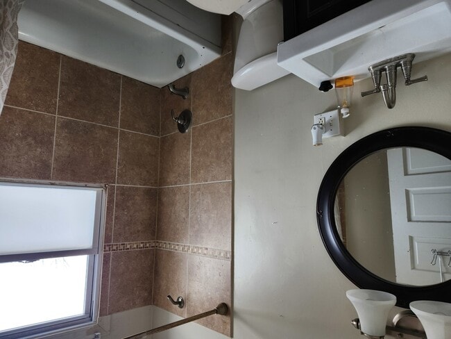 Building Photo - 144 Ellsworth St