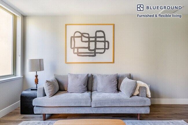 Foto del edificio - 555 San Antonio Rd