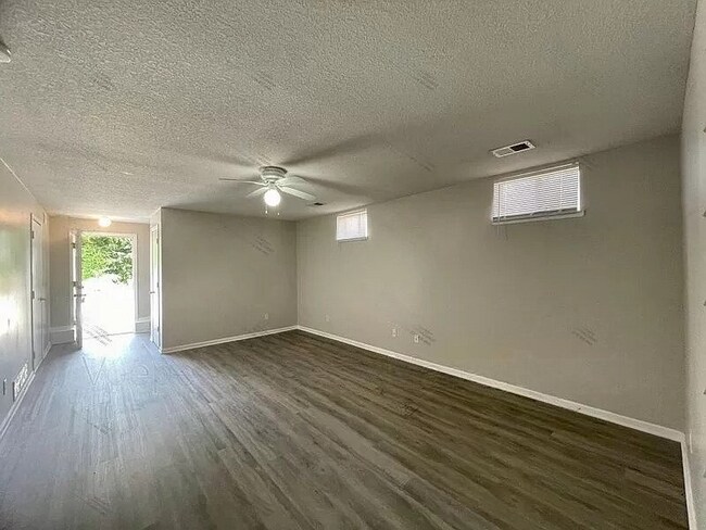 Foto del edificio - 607 SW Pinebrook Village Ct