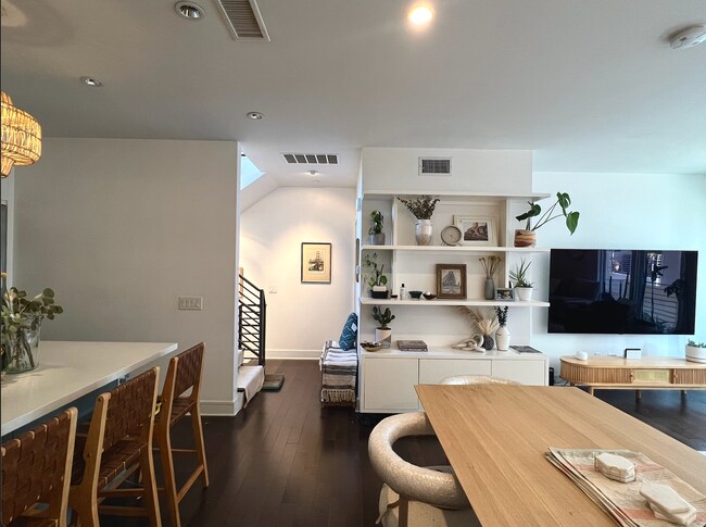 Foto del edificio - 1400 N Fuller Ave