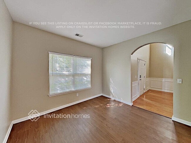 Building Photo - 121 Lake Reserve Way