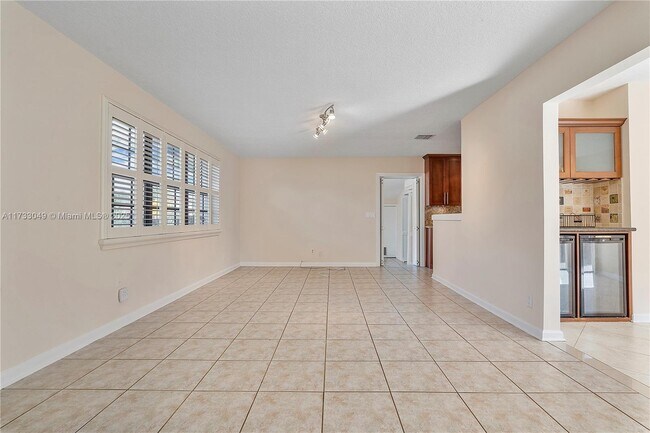 Foto del edificio - 21221 NE 25th Ct