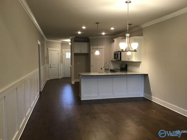 Building Photo - 700 Rivulet Dr SW
