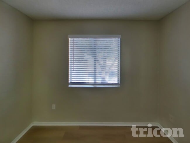 Foto del edificio - 7100 W Cheryl Dr