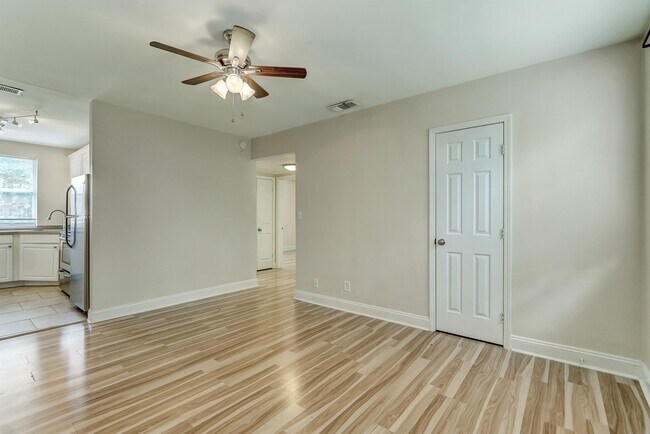 Building Photo - 1611 Stockton St