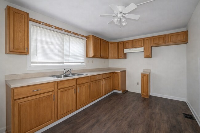 Foto del edificio - 851 W 25th St