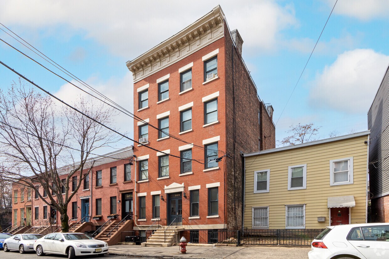 Foto principal - 109 Erie St