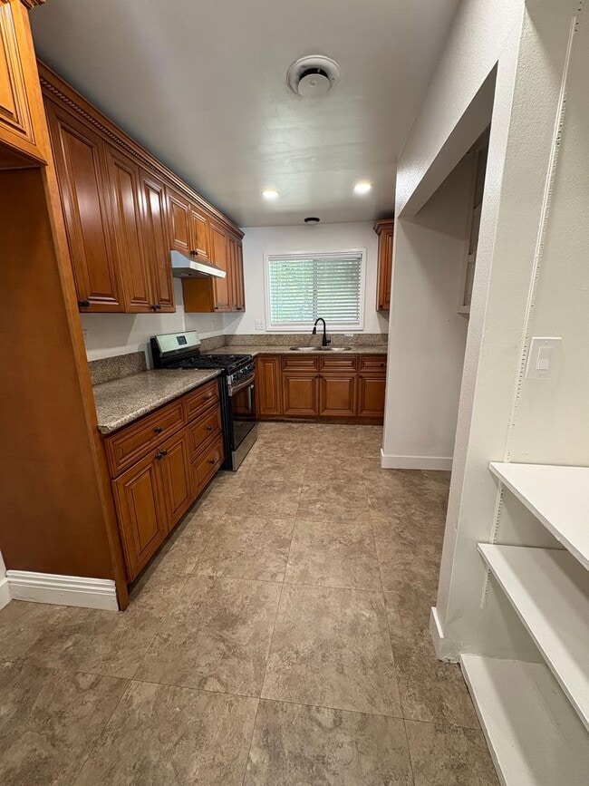 Building Photo - Beautiful 3 Bedroom Condo