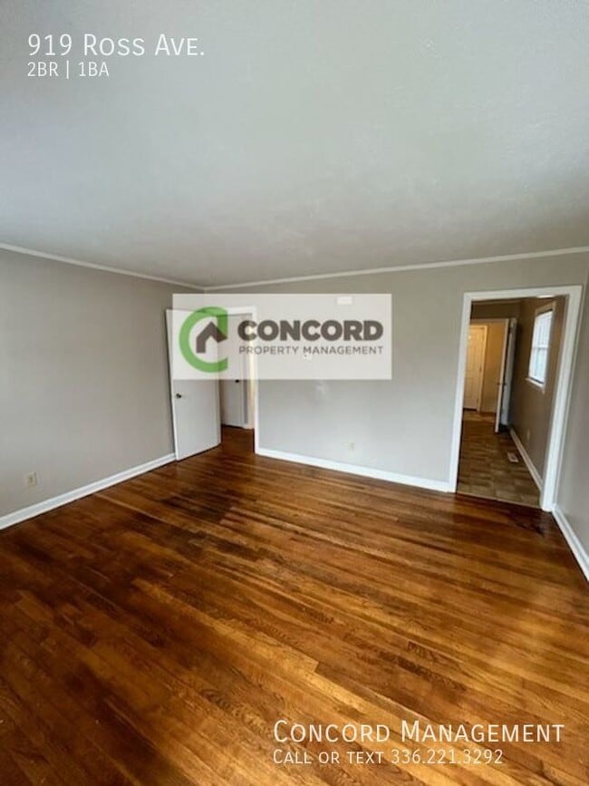 Building Photo - 919 Ross Ave