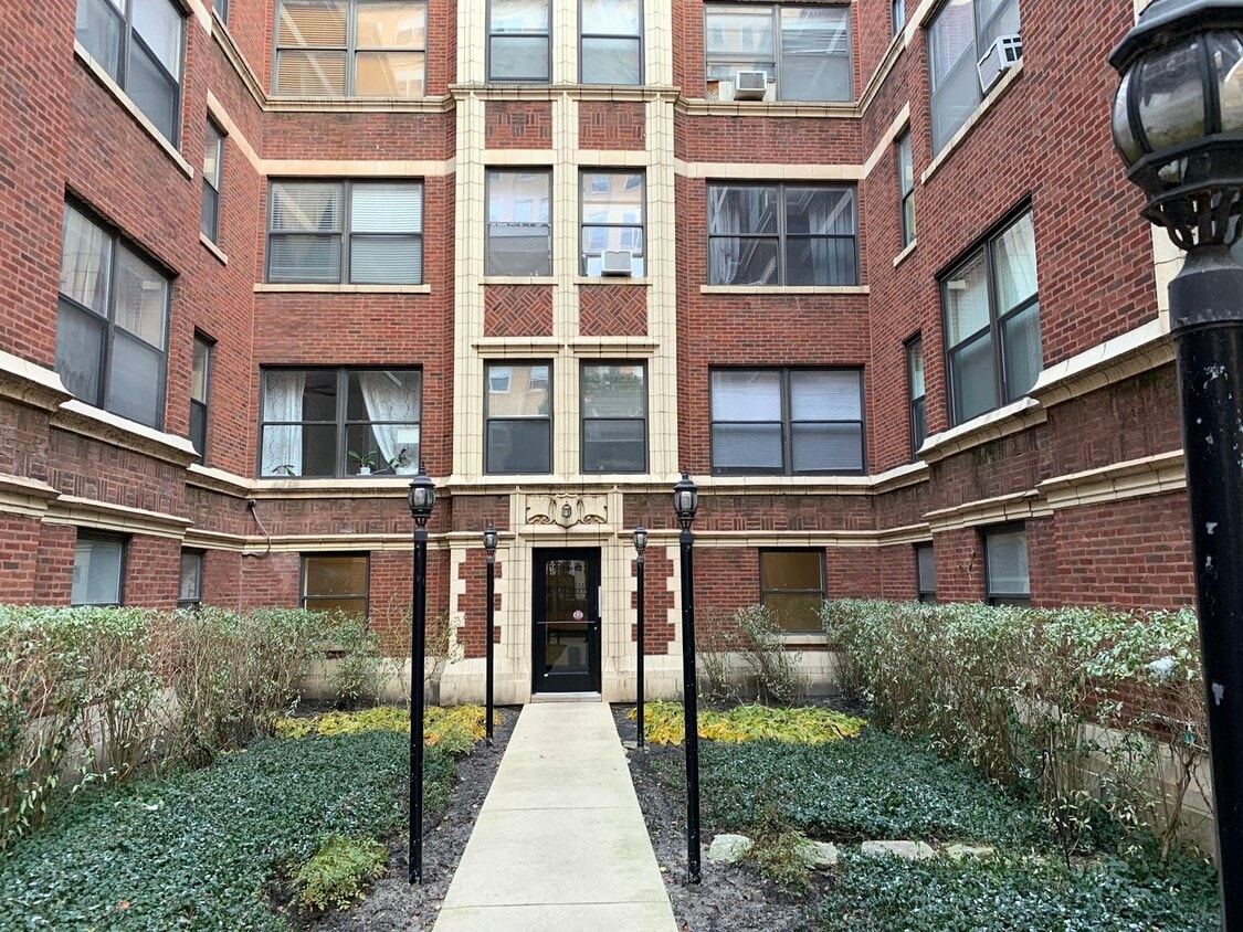 Primary Photo - 1058 W Granville Ave