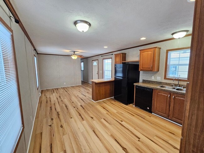 Building Photo - 34 Pine Cir