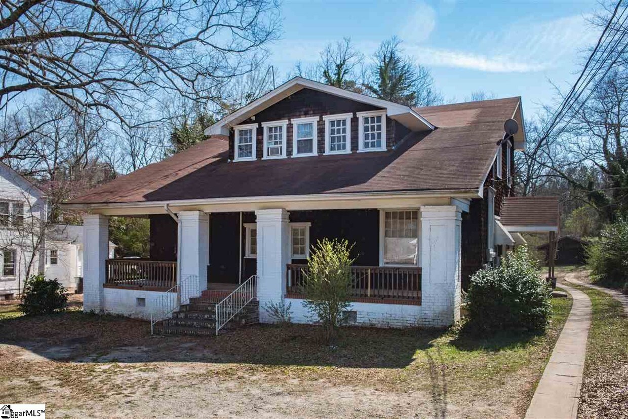 Primary Photo - 213 Jones St