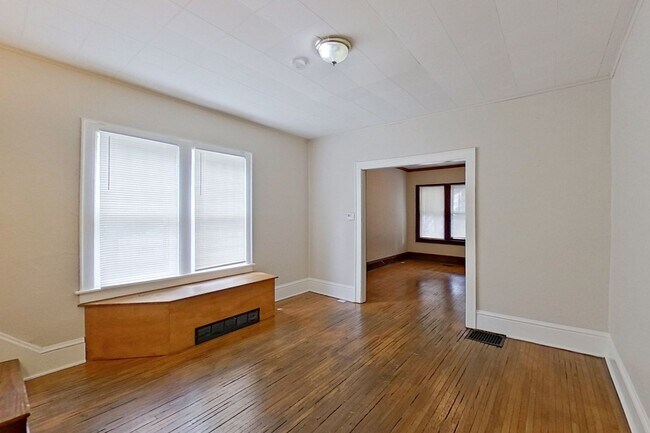Foto del edificio - 461-463 Reinhard Ave