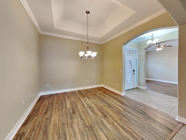 Building Photo - 6462 Hickory View Dr