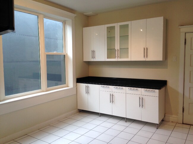 Building Photo - 3107 W Belden Ave
